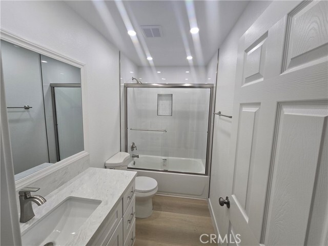 Building Photo - 220 12th St