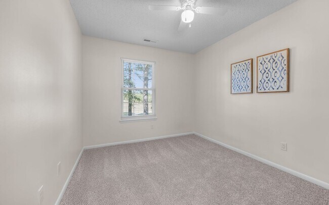 Building Photo - READY NOW!! 3-Bedroom Townhome w/Attached Garage! Golf Course Views - Pet Friendly - All Appliances!