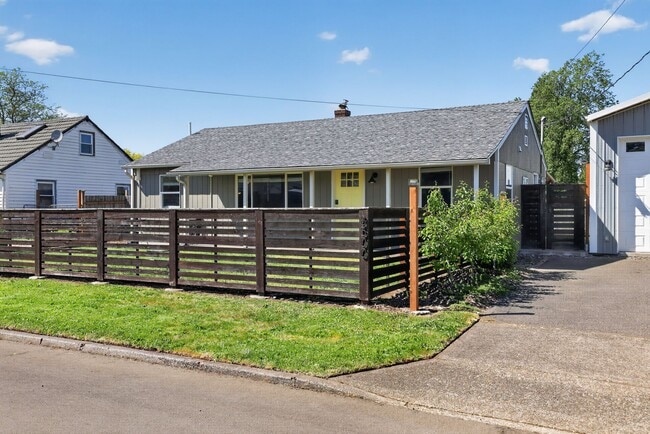 Building Photo - 8500 Silver Star Ave