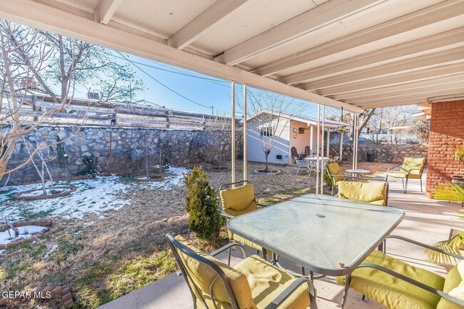 Building Photo - 10037 Kenworthy St