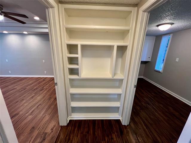 Building Photo - 300 W 4th St