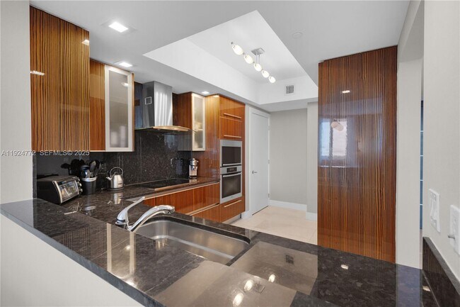 Building Photo - 2711 S Ocean Dr