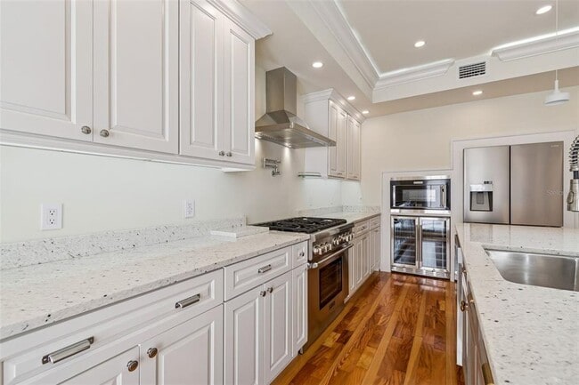 Building Photo - 344 21st Ave NE