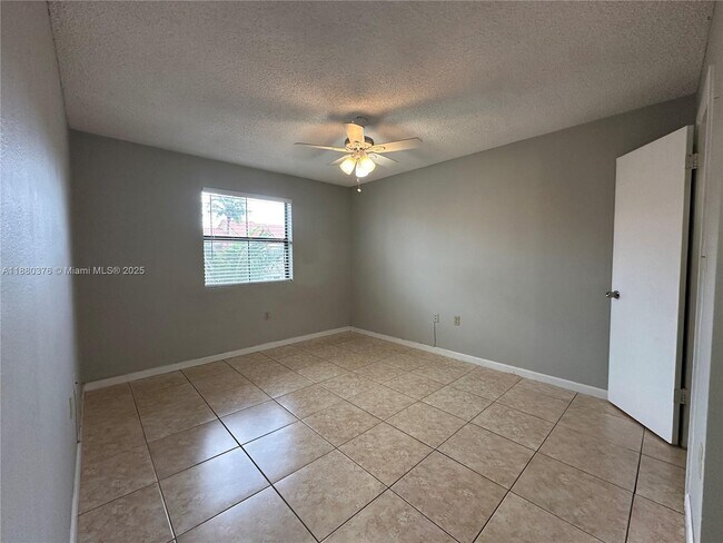 Building Photo - 10500 SW 155th Ct