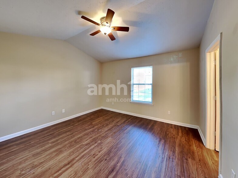 Building Photo - 634 Mable Dr