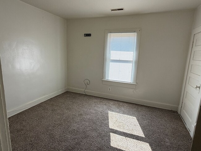 Building Photo - ForestAve635