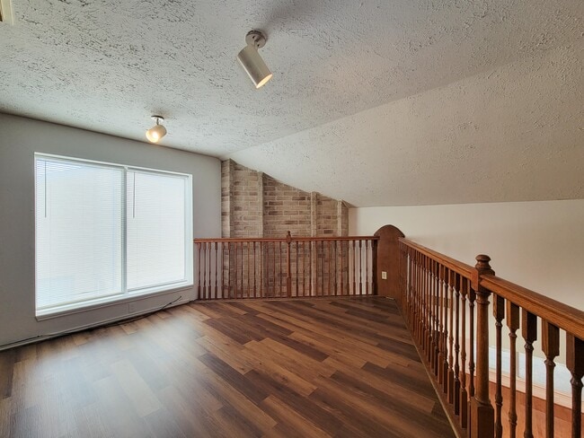 Building Photo - 2030 Creek Valley Ln