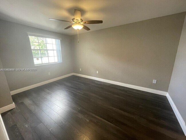 Building Photo - 2811 N Oakland Forest Dr