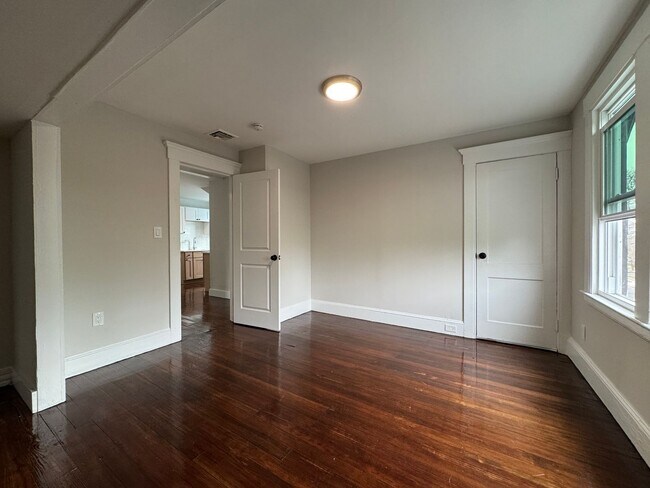 Building Photo - 47-49 Mead St