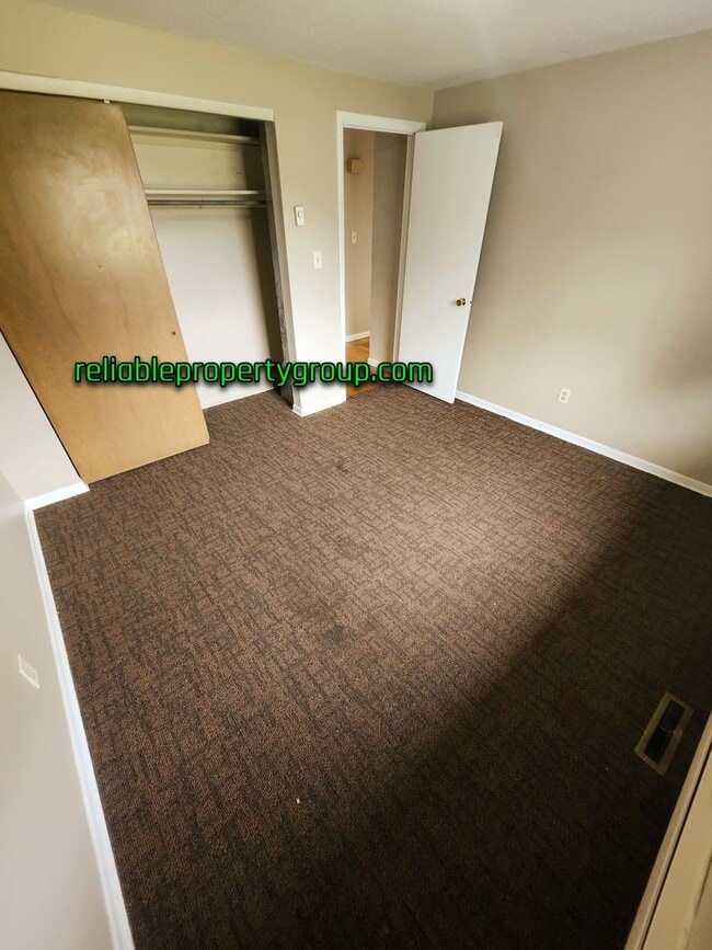 Building Photo - New Listing in Fort Wayne