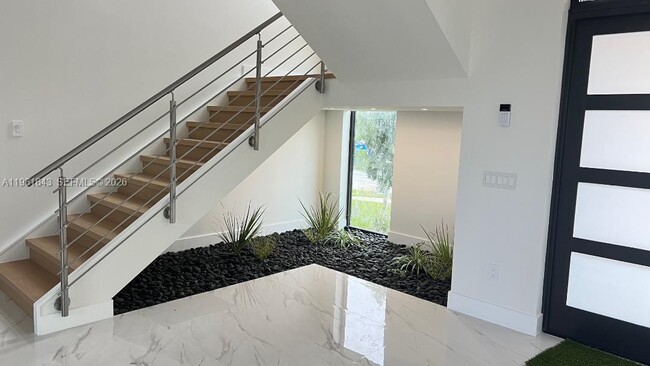 Building Photo - 1700 NE 18th St