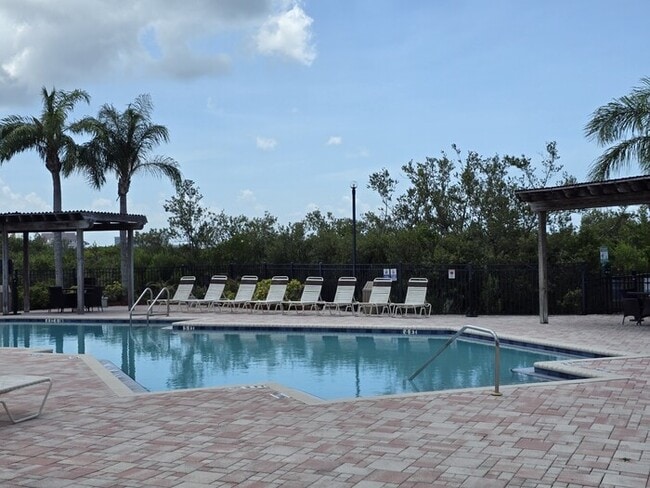 Building Photo - 1 Bed 1 Bath Condo For Rent in Tampa $1499