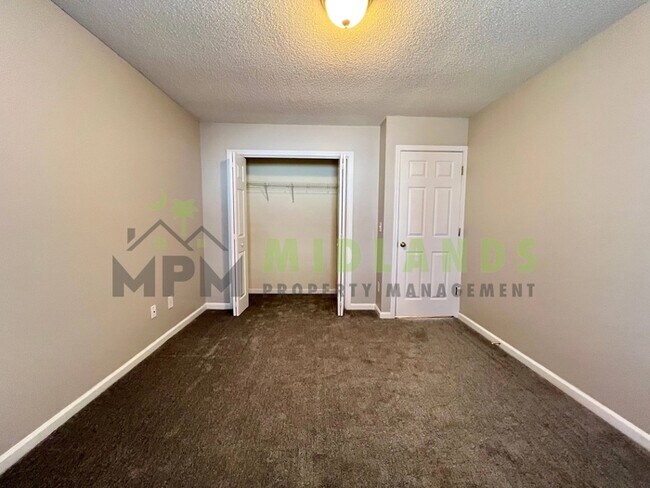 Building Photo - 5 Bridle Path Court