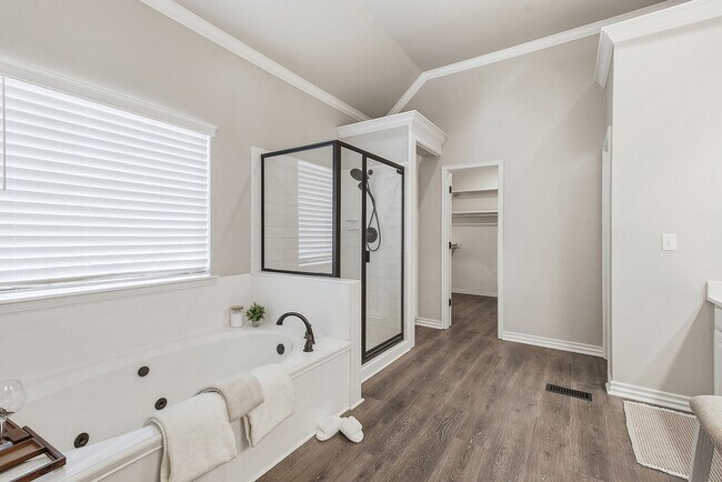 Building Photo - 408 W Fairway Ct