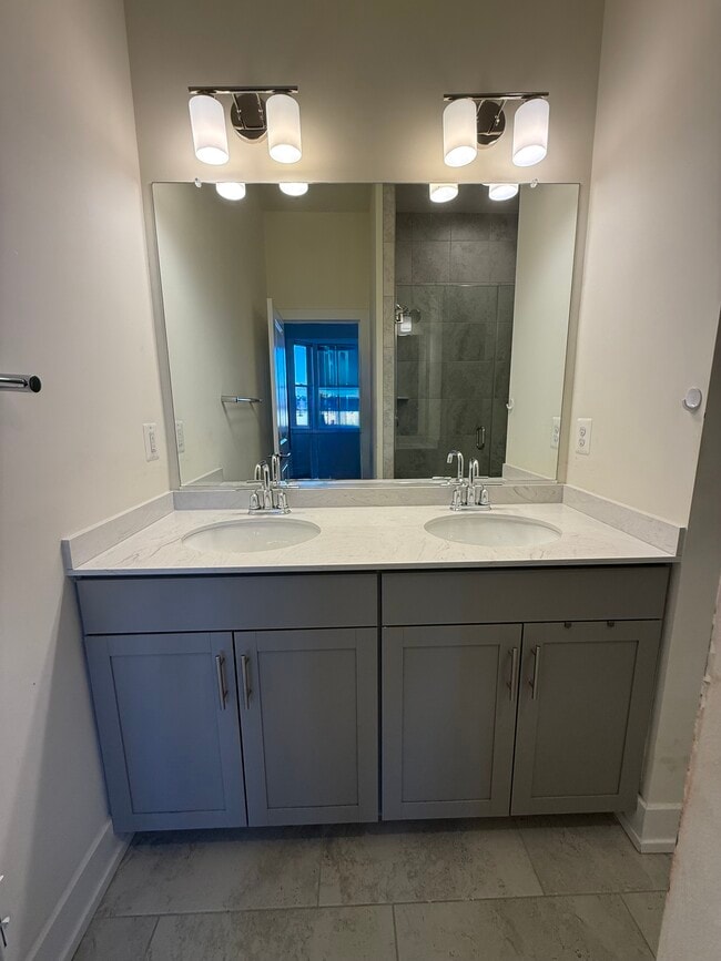 Building Photo - 3109 Elm Ave