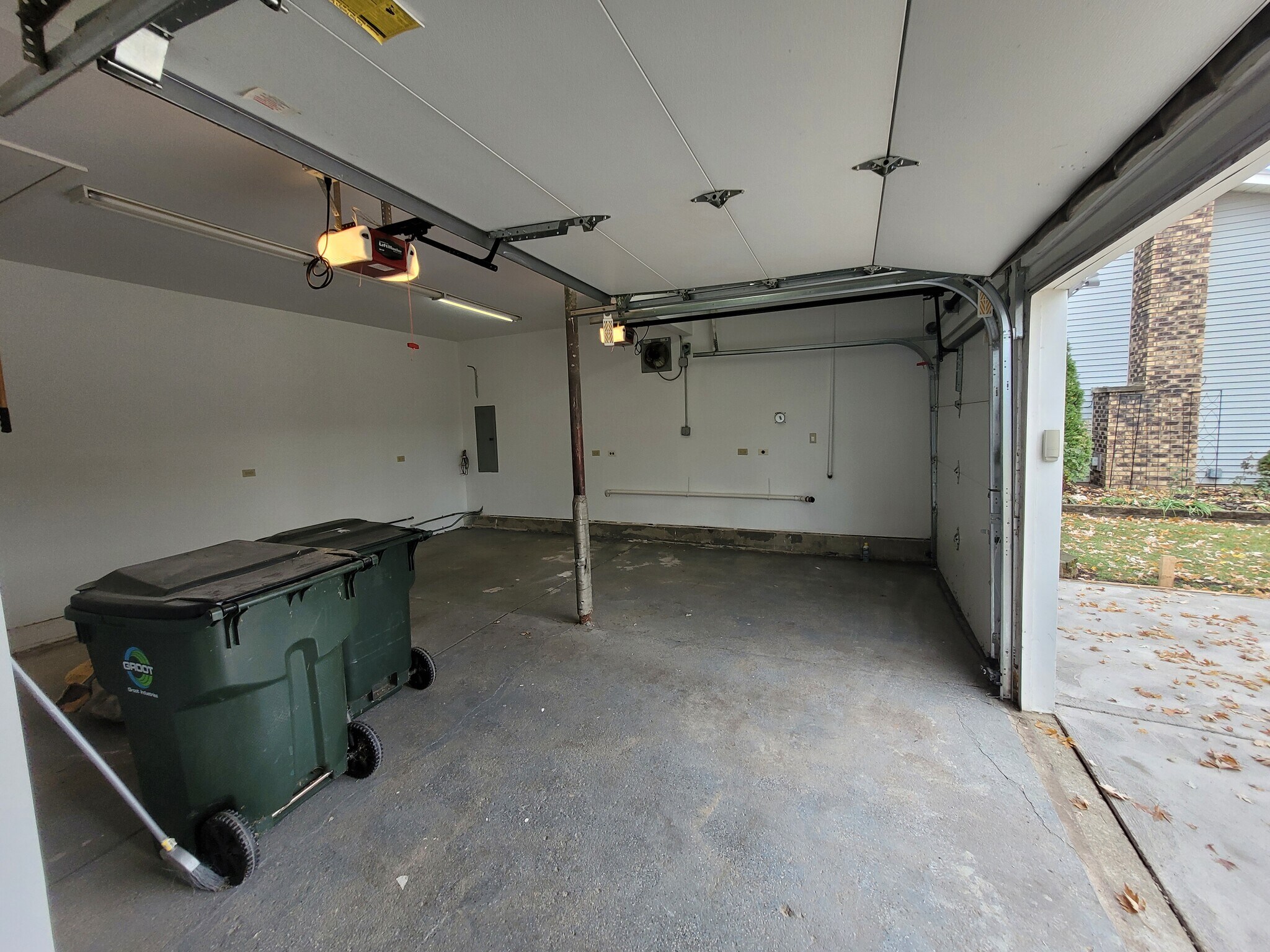 Building Photo - 364 N Everett Dr