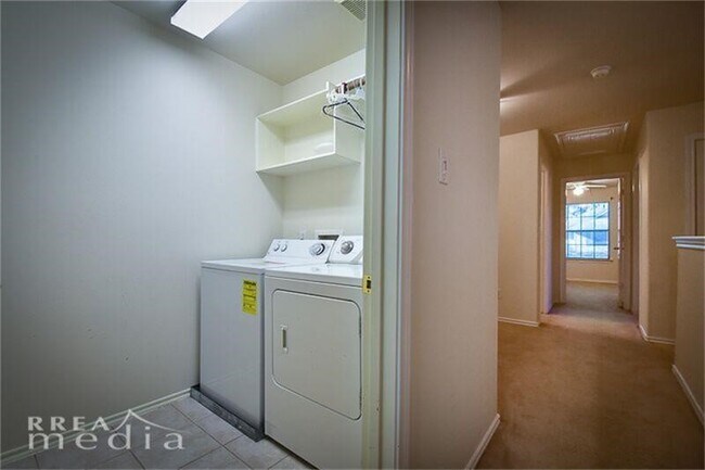 Building Photo - 2923 Loganberry Park Ln