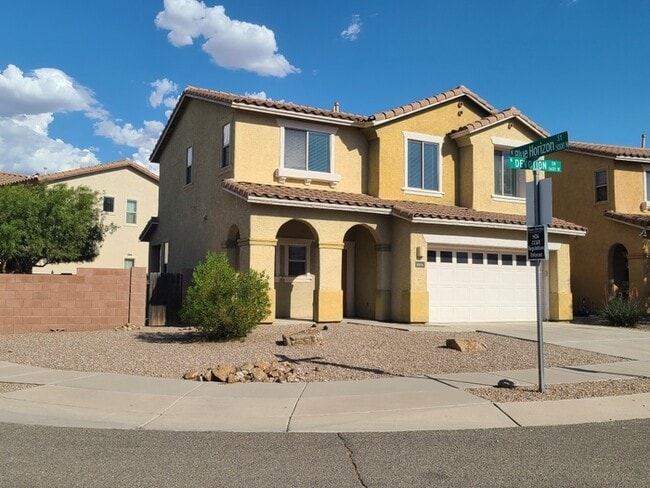 Building Photo - Beautiful 4-bedroom 3-bathroom - GREAT LOC...