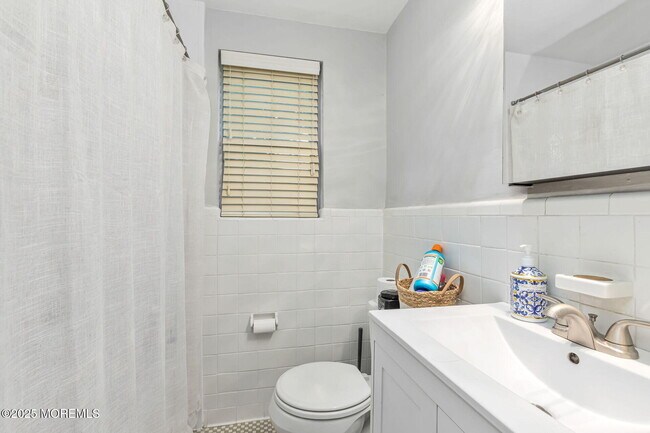 Building Photo - 32 Manor Dr