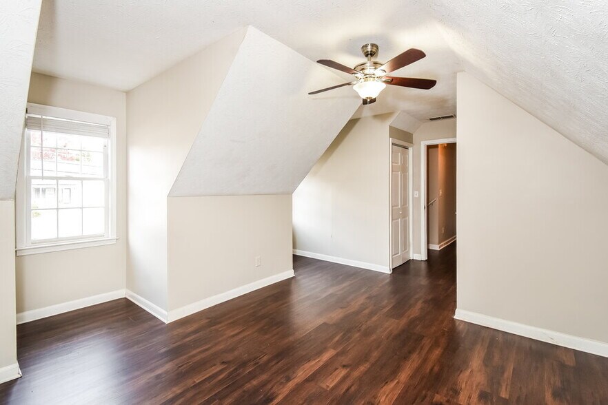 Building Photo - 1150 Burning Bush Dr