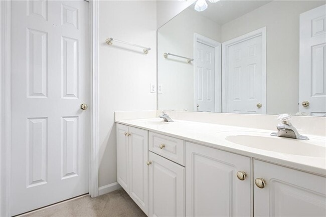 Building Photo - 1346 Parkview Ln NW