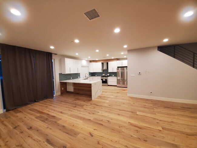 Building Photo - 17348 Emelita St