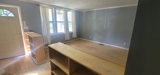 Building Photo - Duluth MN 4 Bedroom - 1 Bath - 1 Car Garag...