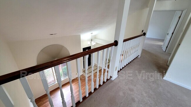Building Photo - 949 Carothers Arch