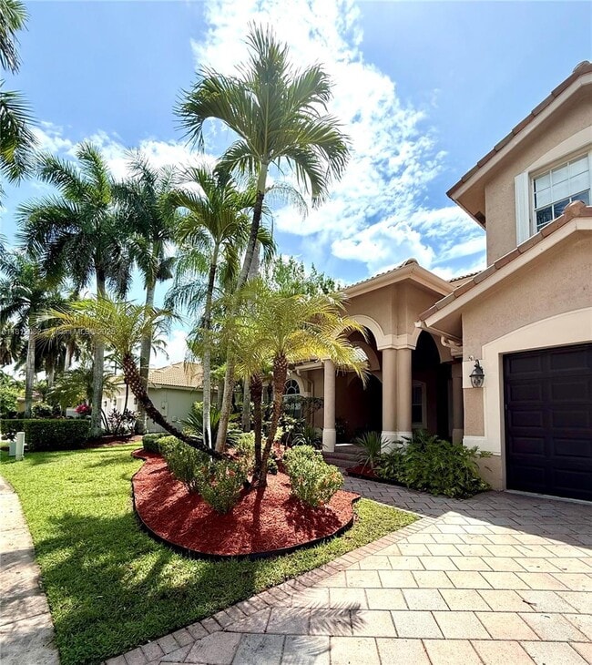 Building Photo - 2547 Montclaire Cir