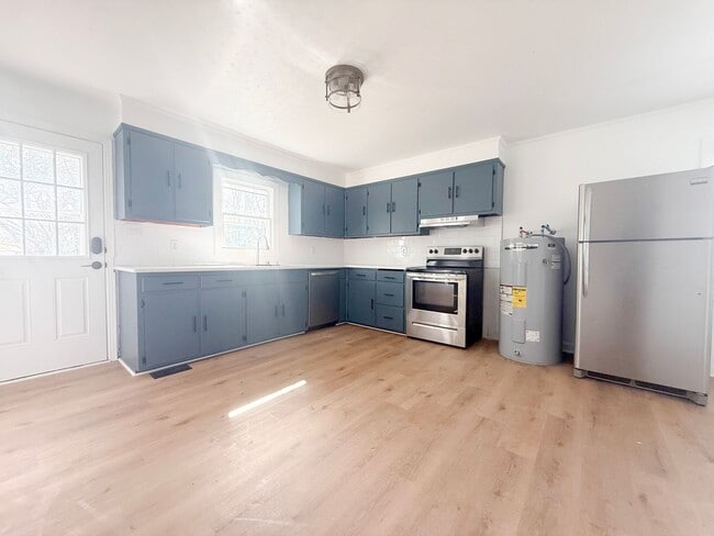 Building Photo - Pet-Friendly 3-Bedroom Home with Fenced Yard & Large Deck Near Downtown Livingston