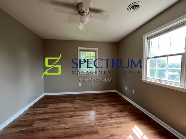 Building Photo - 723 White Oak Cir