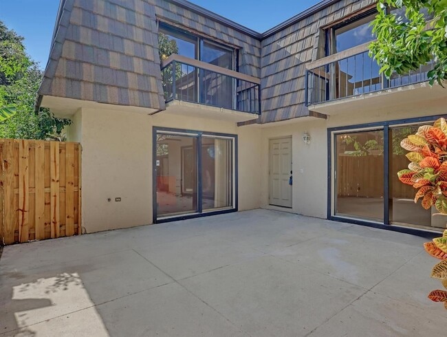 Building Photo - 4095 Palm Bay Cir