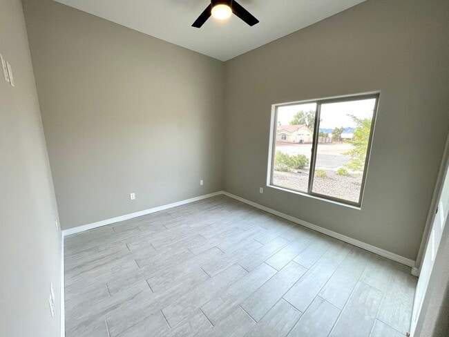 Building Photo - Beautiful 3 Bedroom Home on Desert Lakes Golf Course!
