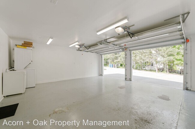 Building Photo - 3 br, 2.5 bath House - 2401 Perkins Rd