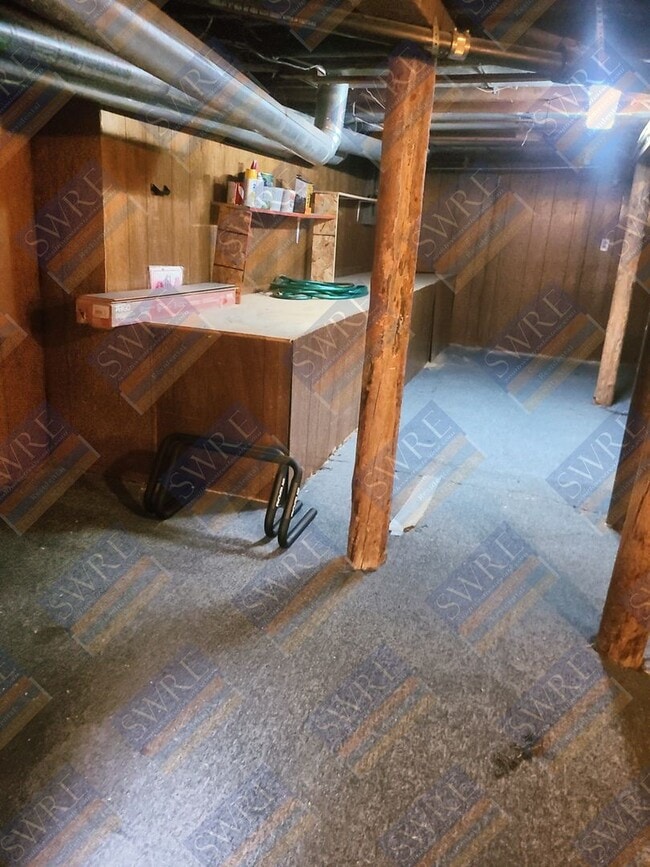 Building Photo - 215 Thomas-