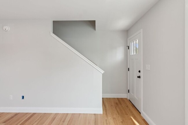Building Photo - 5 Legacy Ln