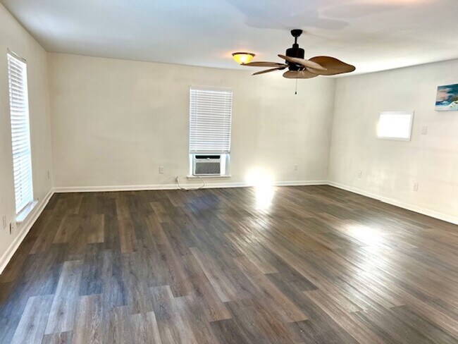 Building Photo - Corner lot in Huntleigh Woods