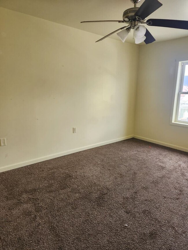 Building Photo - 413-415-415 N 6th Ave