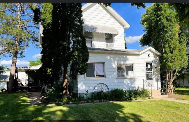 Building Photo - 106 7th Ave S