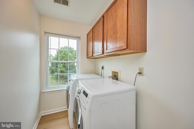 Building Photo - 8695 Ruby Rise Pl