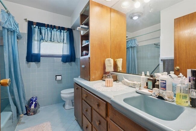 Building Photo - 2200 US-81