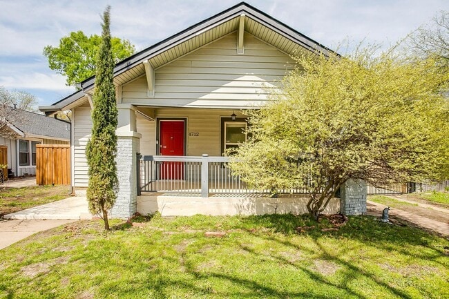 Building Photo - Well Maintained 3 Bed, 2 Bath in Establish...