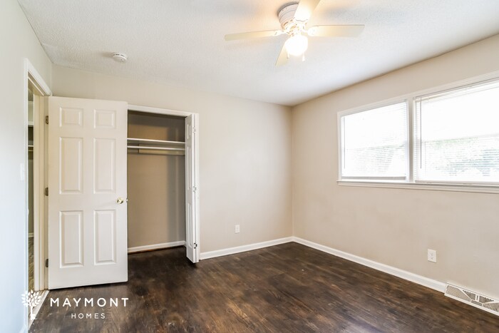 Building Photo - 2518 Fairgreen Dr