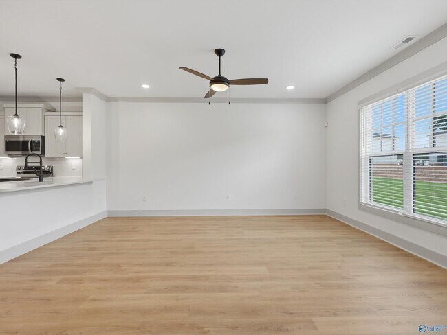 Building Photo - 6 Whispering Oak Dr SW
