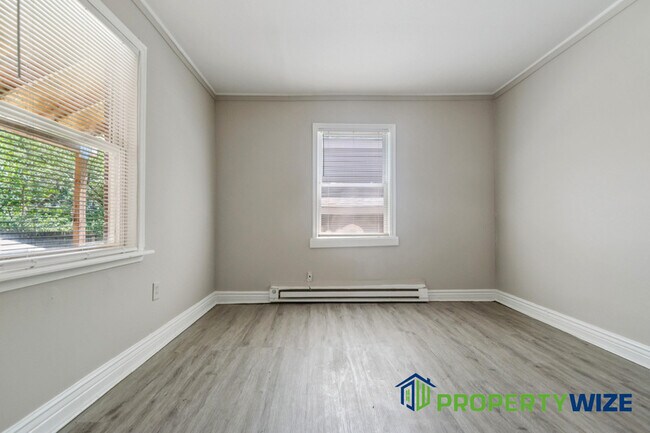 Building Photo - 811 Stoll St