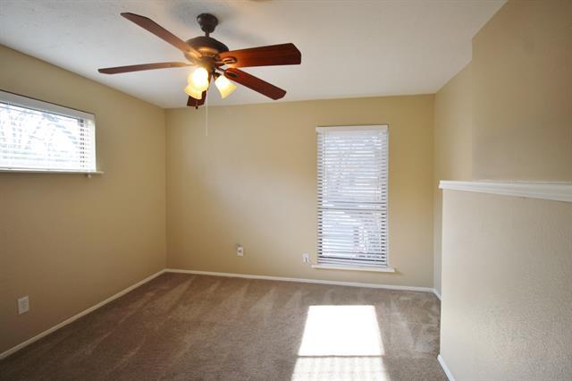 Building Photo - 313 Woodhaven Dr