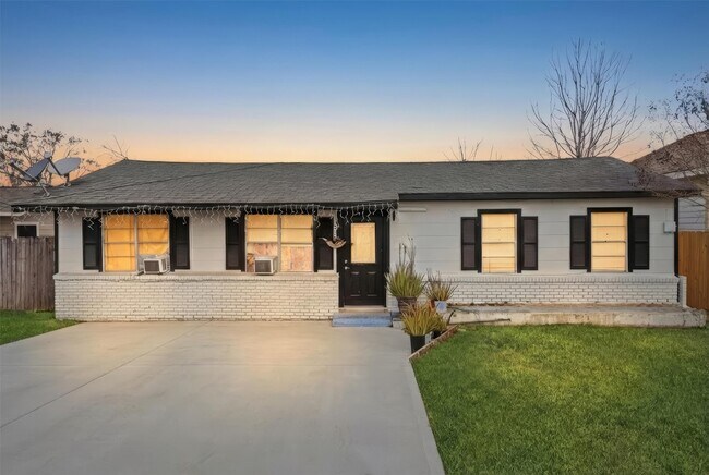 Building Photo - 3531 Cedar Hill Ln