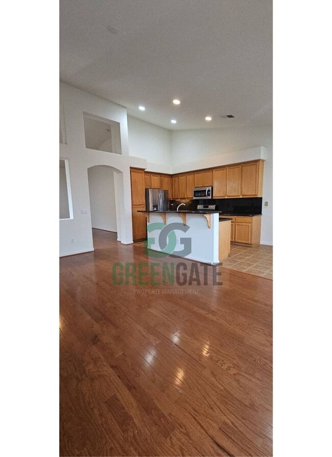 Building Photo - Available Now! 3 Bedroom 2 Bath Spacious Home in Tracy!!