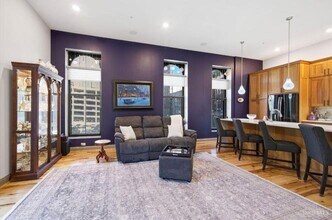 Building Photo - 411 Plum St