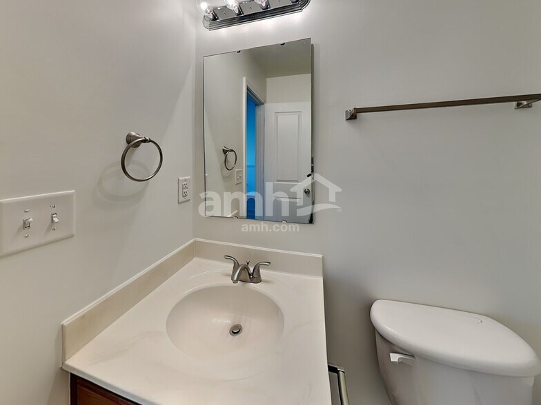 Building Photo - 6102 Lighted Way Ln